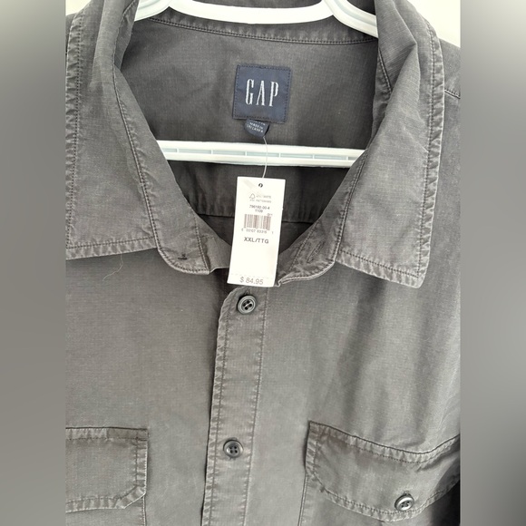GAP Gray Button-Up Shirt - Picture 2 of 3